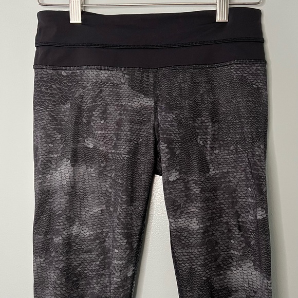 lululemon Inspire Crop II *All Full-On Luxtreme - Picture 3 of 9